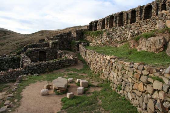 Isla del Sol temple ruins