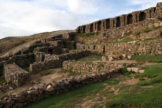 Isla del Sol temple ruins