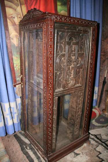 Olive wood structure used to hold Ark of Covenant