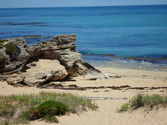 Rock formation along the cove  by Rockingham